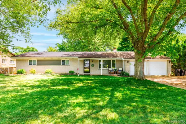 28731 Elbamar Drive, GrosseIle, MI 48138