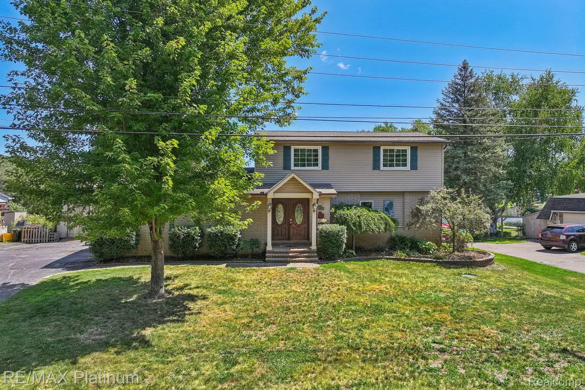 881 Bogie Lake Road, White Lake, MI 48383 - #1