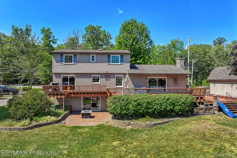 881 Bogie Lake Road, White Lake, MI 48383 - #2