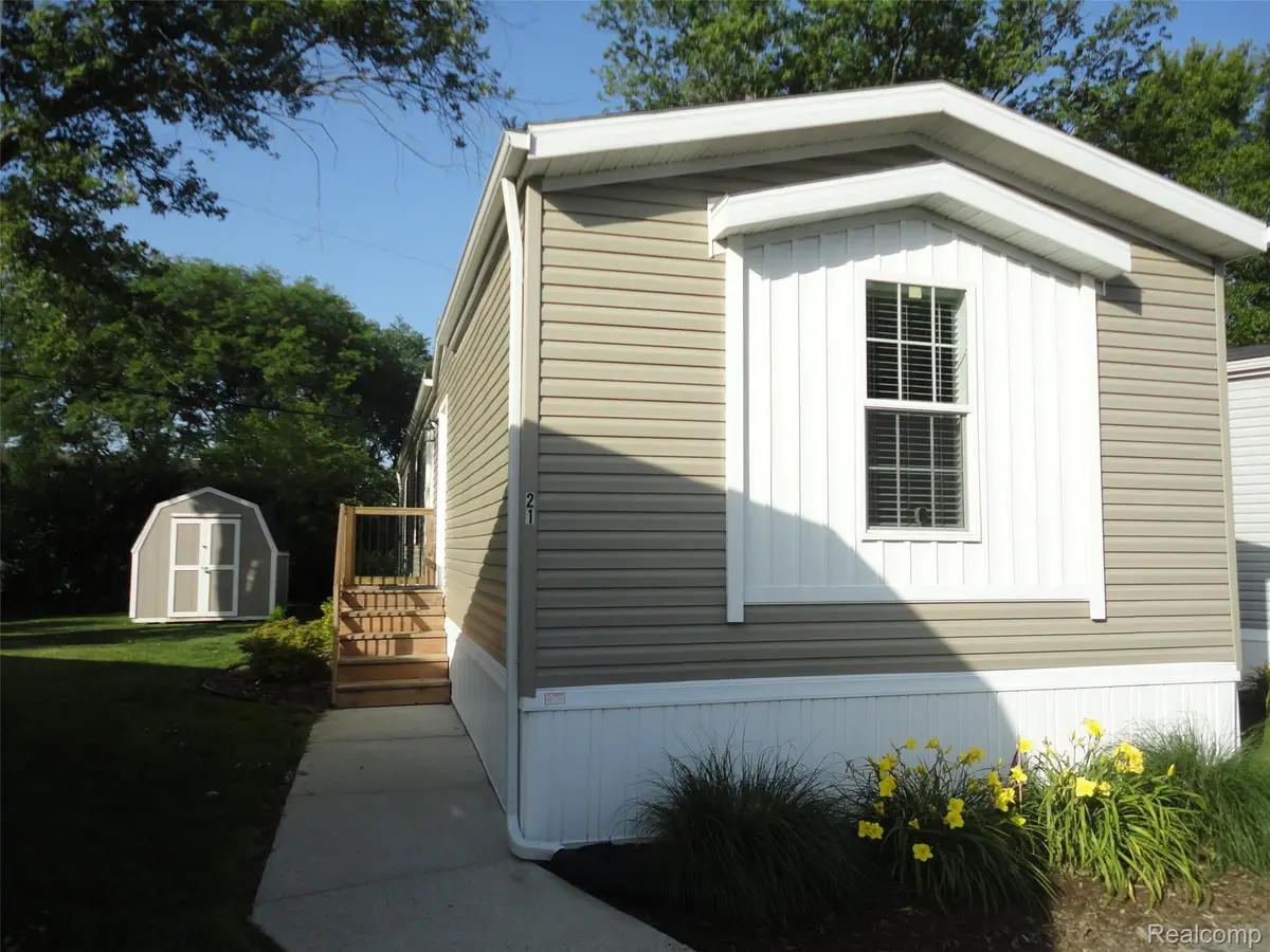 21 Saint Andrews, Temperance, MI 48182 - #1