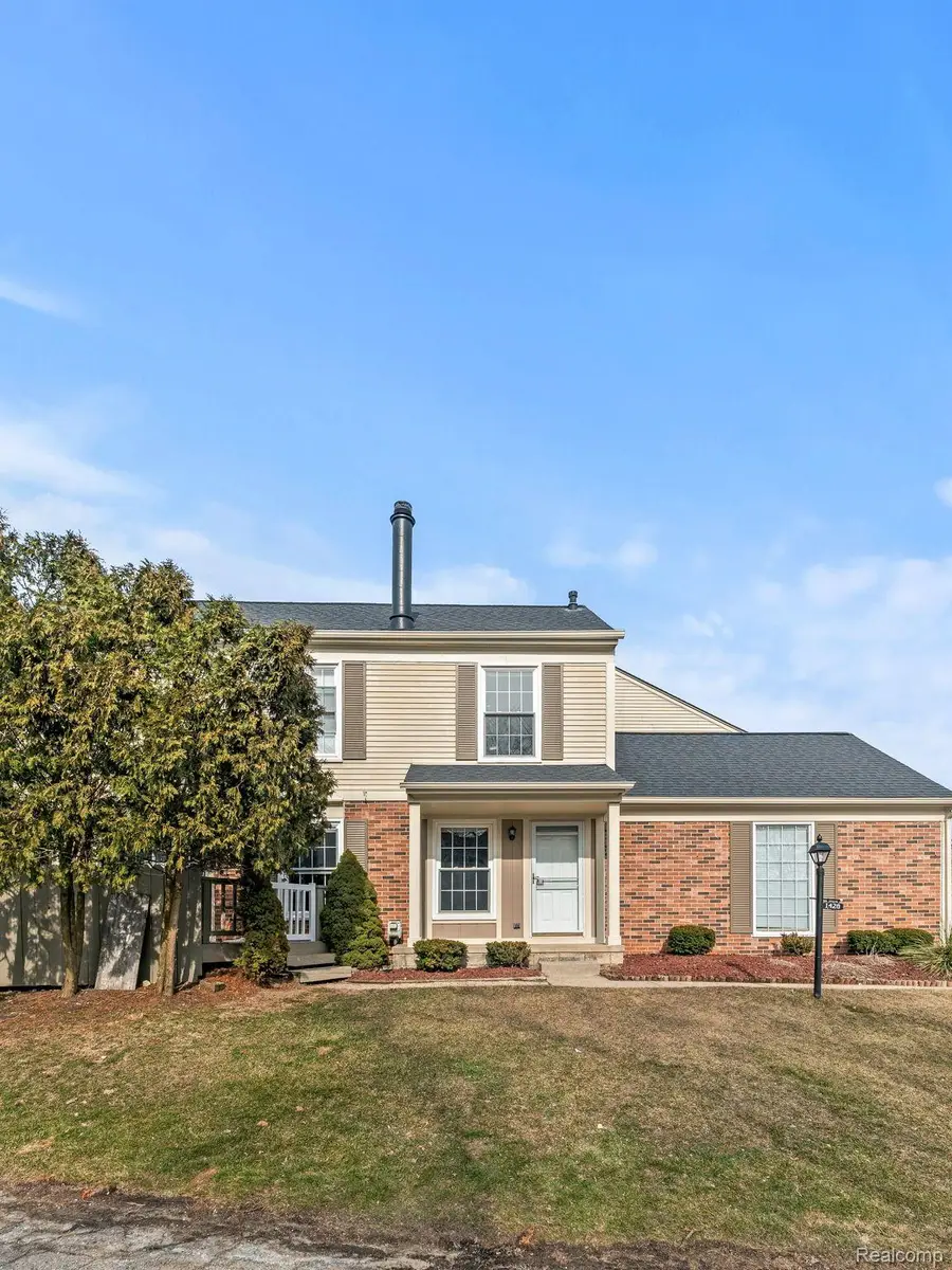 1428 Crescent Lane, Rochester Hills, MI 48306 - #2