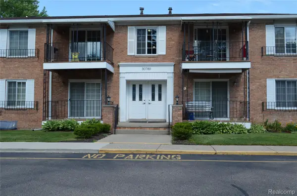 30789 Shiawassee Road #9, FarmingtonHills, MI 48336