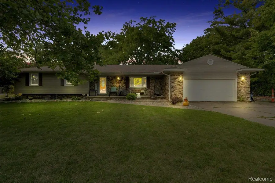 6514 Luanne Drive, Flushing, MI 48433 - #2