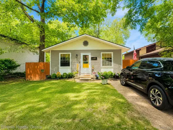 2716 Sinclair Avenue, Waterford, MI 48328