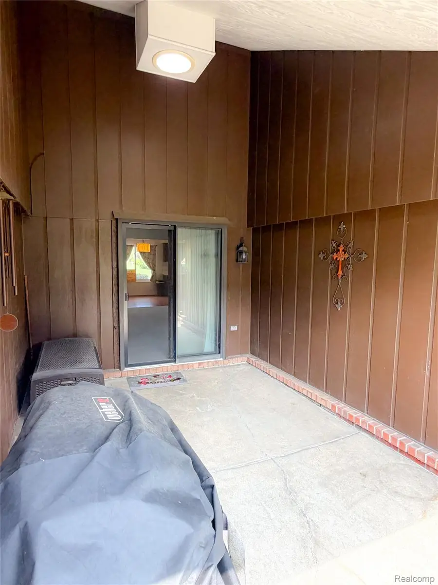 20342 Pine Meadow Drive, Clinton Township, MI 48036 - #3