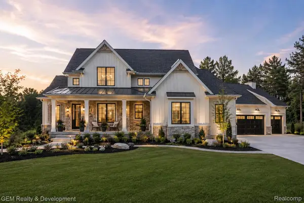 26654 Power Rd, FarmingtonHills, MI 48334