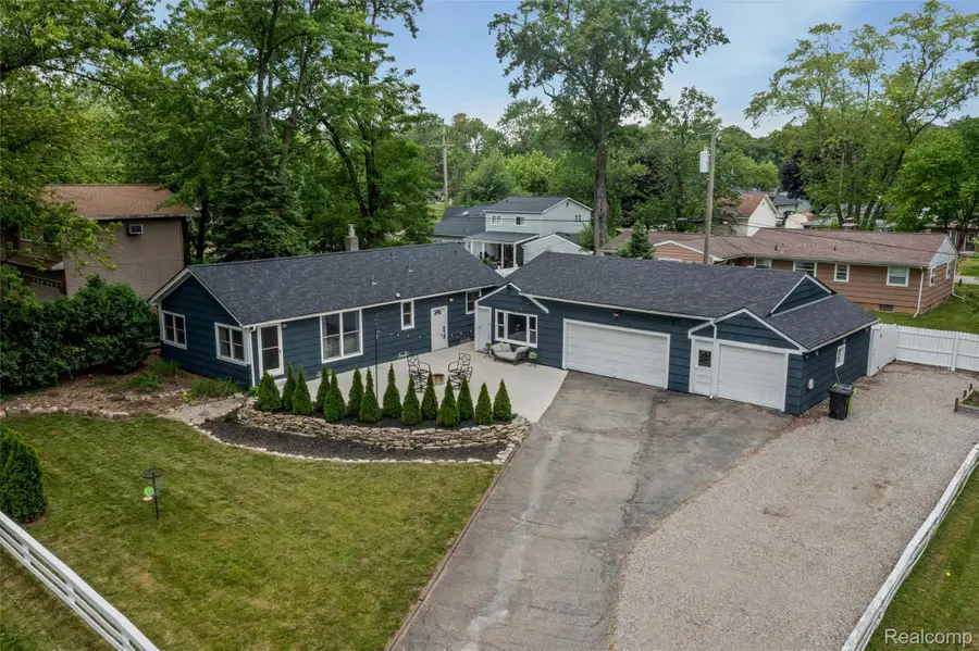 4174 Bunker Avenue, West Bloomfield, MI 48323 - #3
