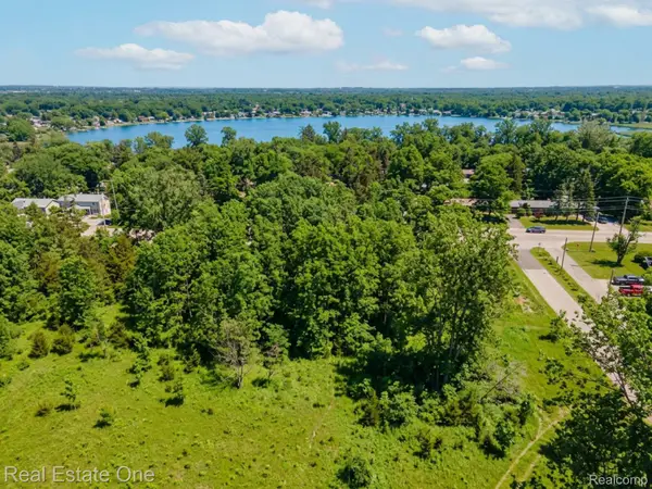 0000 Williams Lake Rd., WhiteLake, MI 48386