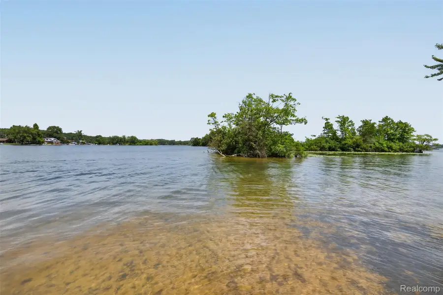 VAC Island On Pontiac Lake, White Lake, MI 48386 - #3