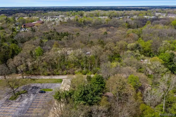 1/2 of Lot 12 Hunters Lane, Southfield, MI 48033