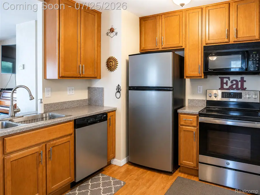 2906 James Road, Auburn Hills, MI 48326 - #3