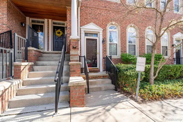 16854 Farmington Road, Livonia, MI 48154