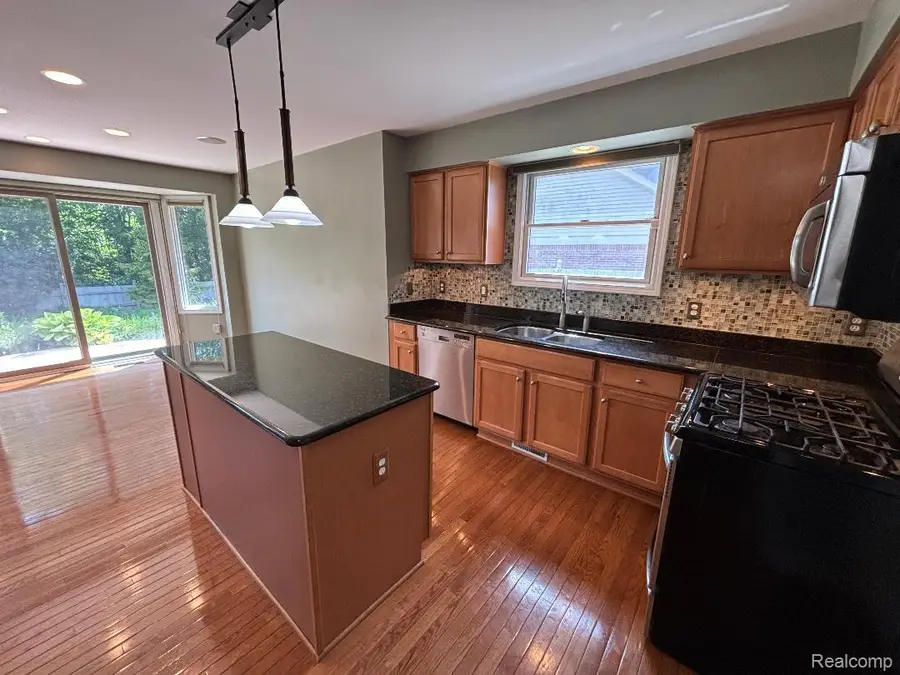 33329 Crooks Street, Rockwood, MI 48173 - #3