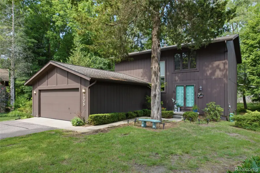 6608 Red Cedar Lane, West Bloomfield, MI 48324 - #2