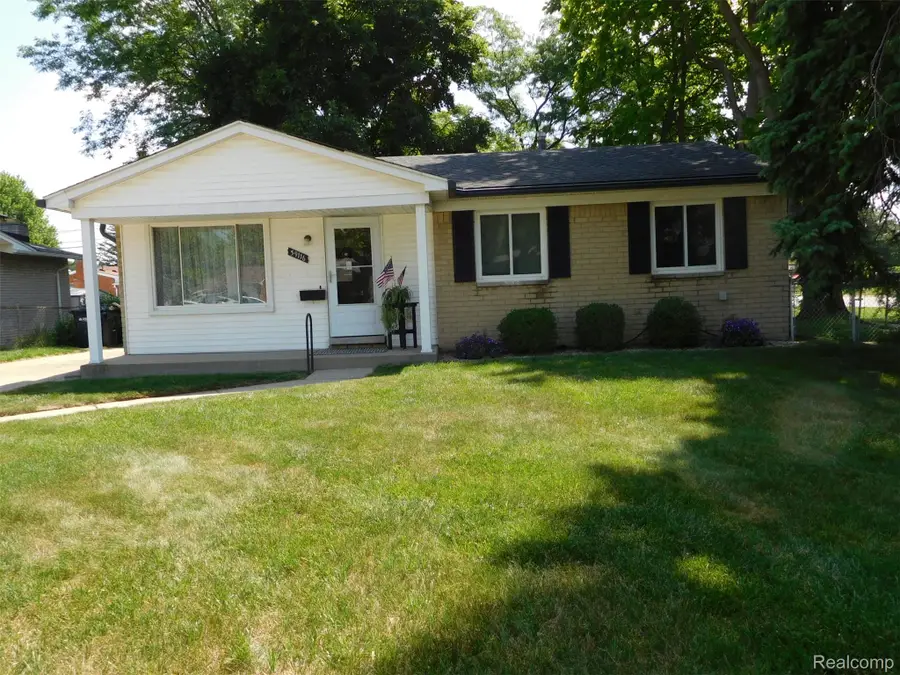 39116 Lea Court, Sterling Heights, MI 48313 - #2