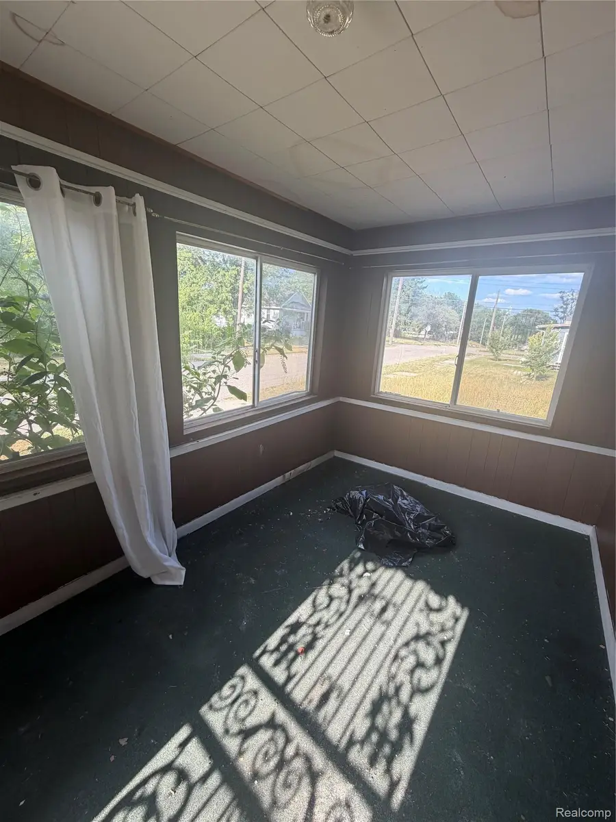 766 E Bundy Avenue, Flint, MI 48505 - #2
