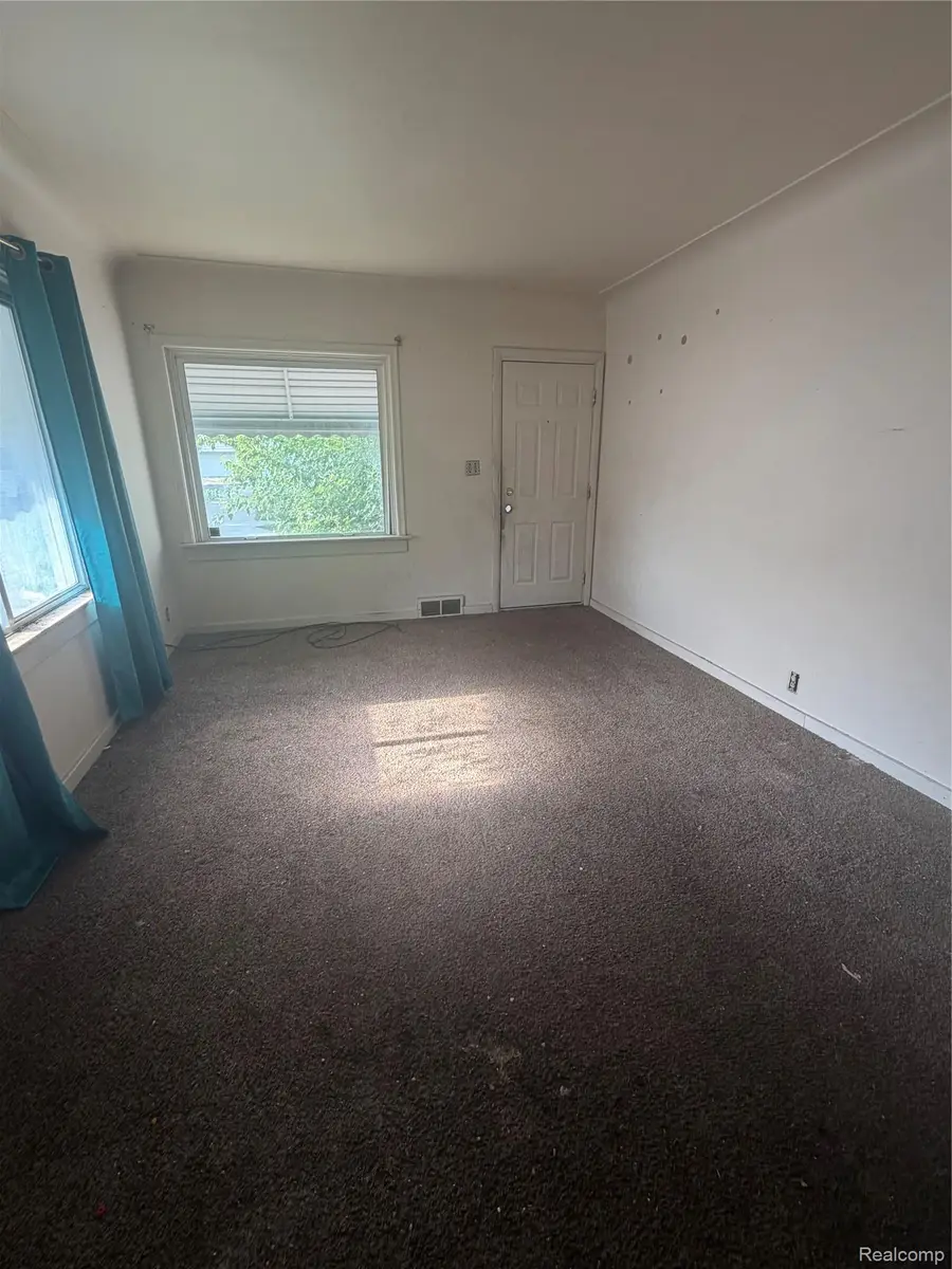 766 E Bundy Avenue, Flint, MI 48505 - #3