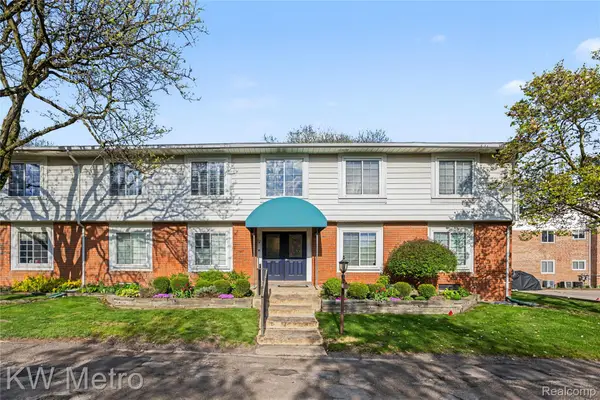 2471 Mulberry Square #15, BloomfieldHills, MI 48302