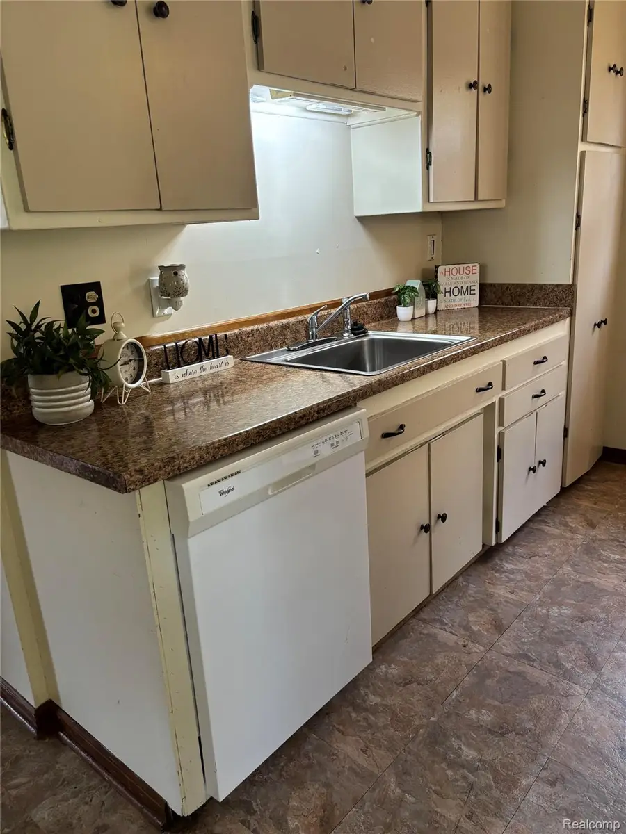15745 Mulberry Street, Southgate, MI 48195 - #2