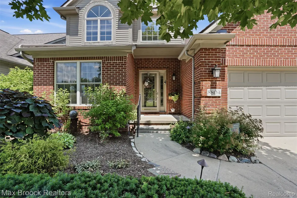5804 S Windstar Circle #22, Waterford, MI 48327 - #1