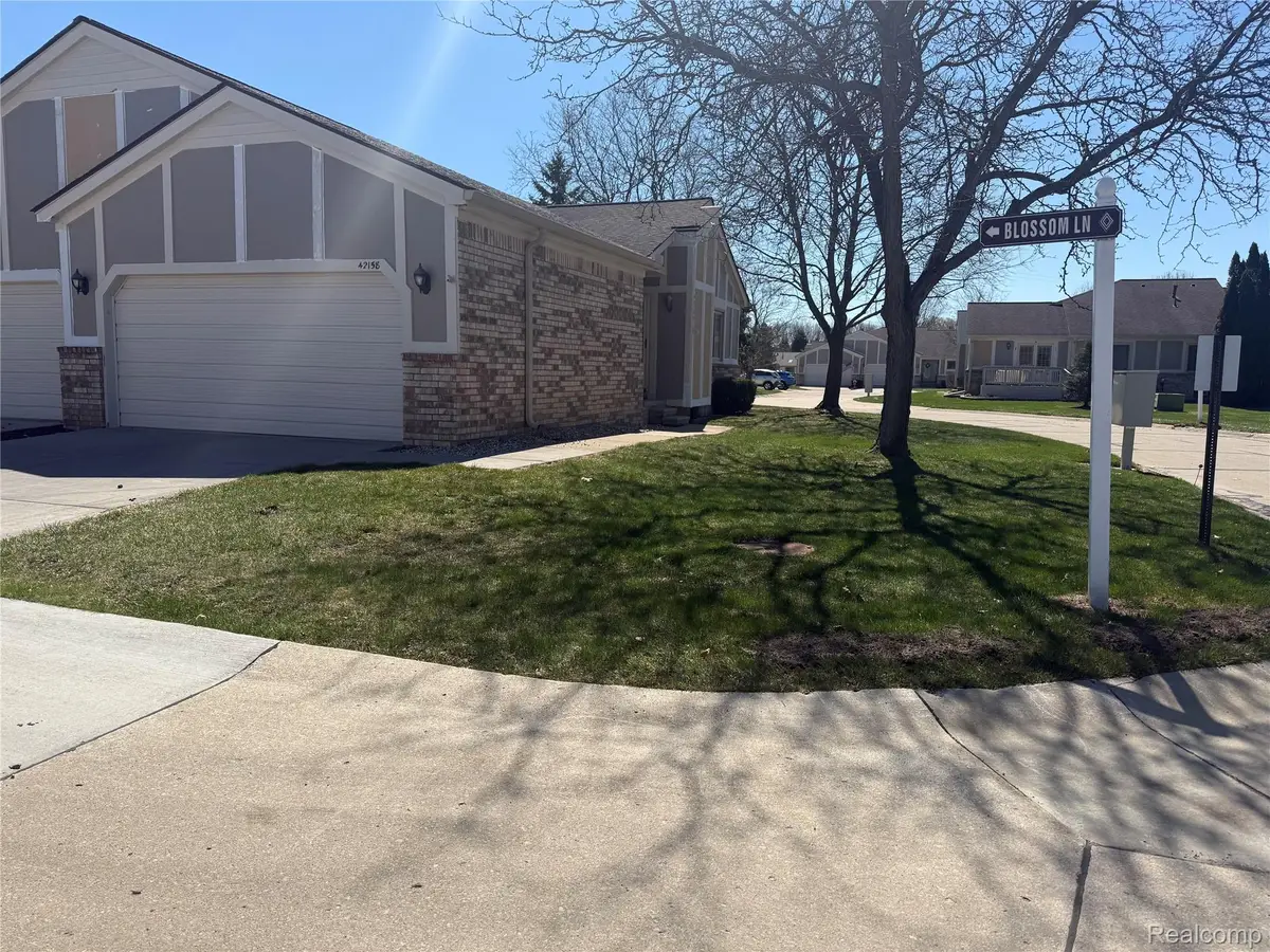 42158 Blossom Lane, Clinton, MI 48038 - #1