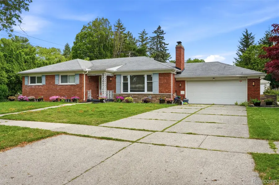 19986 E Doyle Place, Grosse Pointe Woods, MI 48236 - #3