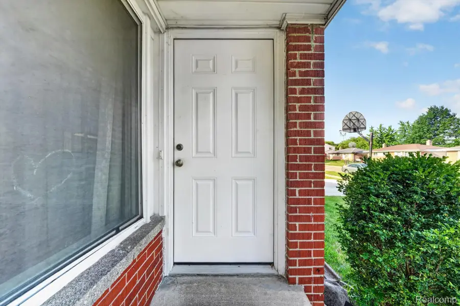 30534 Hennigan Street, Roseville, MI 48066 - #3
