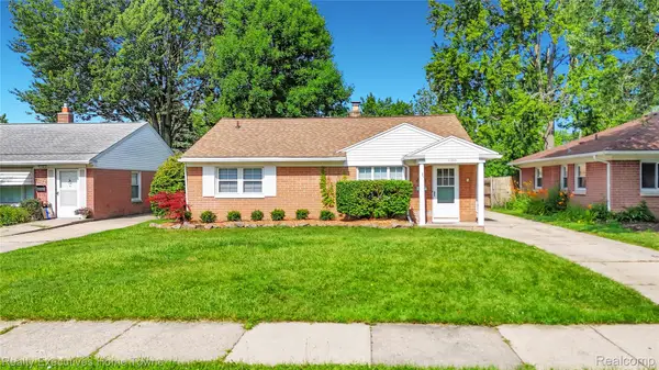 11205 W Clements Circle, Livonia, MI 48150
