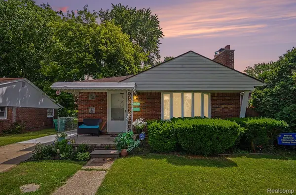 23116 Beechwood Avenue, Eastpointe, MI 48021
