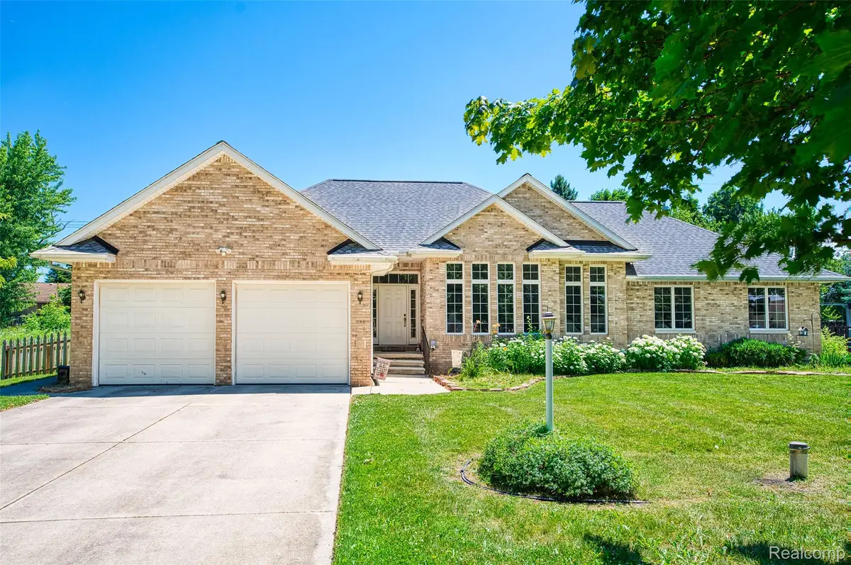 5382 Meadowlawn Road, Fowlerville, MI 48836 - #1