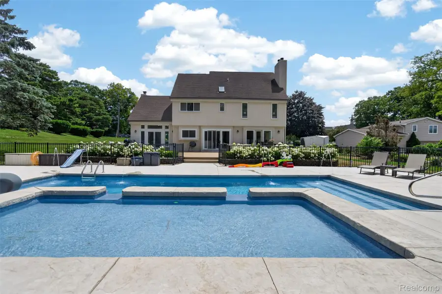 5136 Commerce Road, West Bloomfield, MI 48324 - #3
