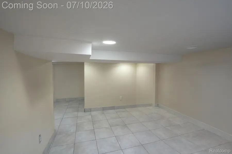 22453 E 10 Mile Road, Saint Clair Shores, MI 48080 - #3