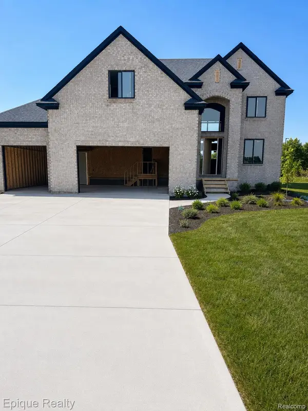 29760 Red Fox Lane, Chesterfield, MI 48047