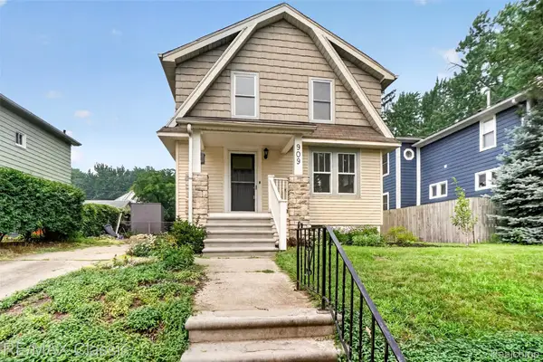 909 Fernwood Road, RoyalOak, MI 48067