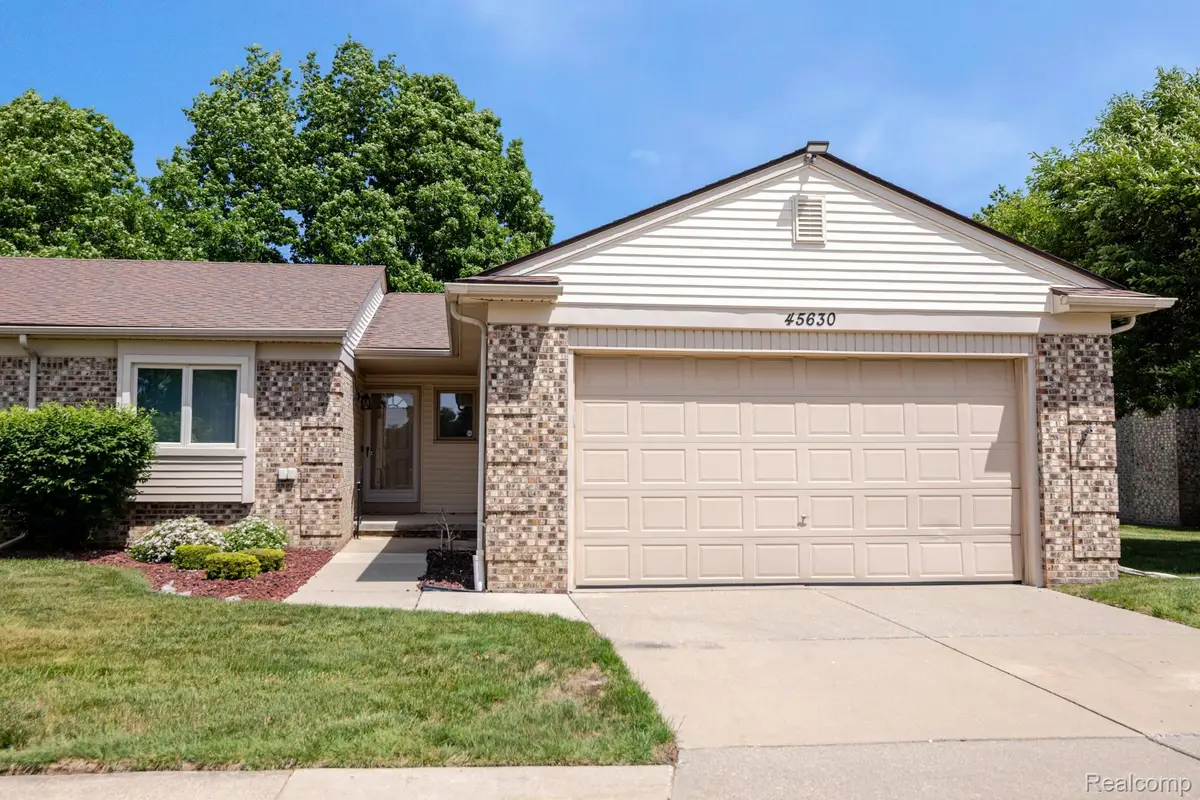 45630 White Oak Drive, Utica, MI 48315 - #1