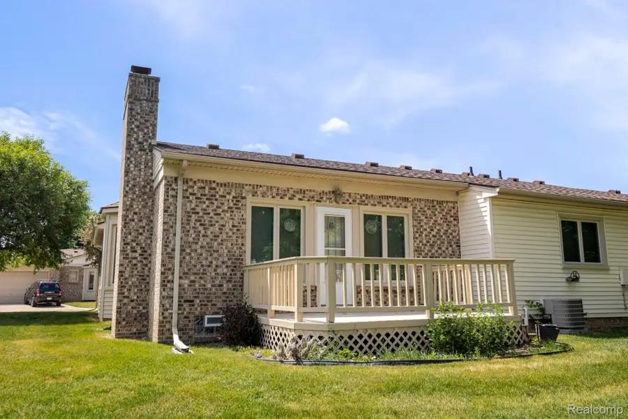 45630 White Oak Drive, Utica, MI 48315 - #3