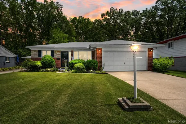26122 Warner Avenue, Warren, MI 48091