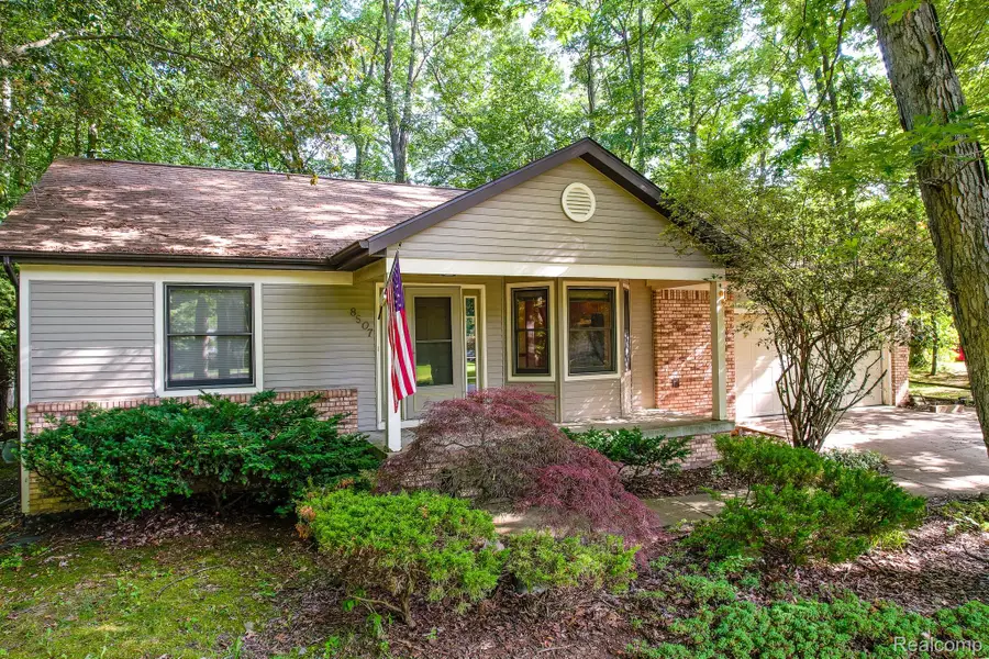 8507 Pineview Lake Drive, Linden, MI 48451 - #2