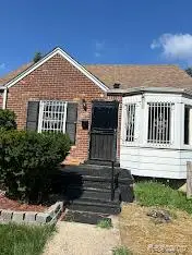 7675 Greenview Avenue, Detroit, MI 48228