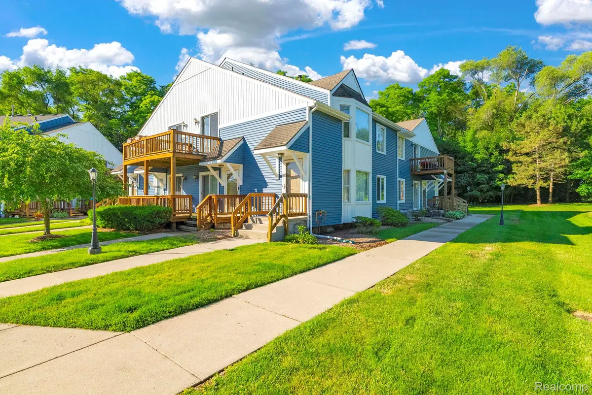 45000 Bayview Drive #3, Novi, MI 48377 - #1
