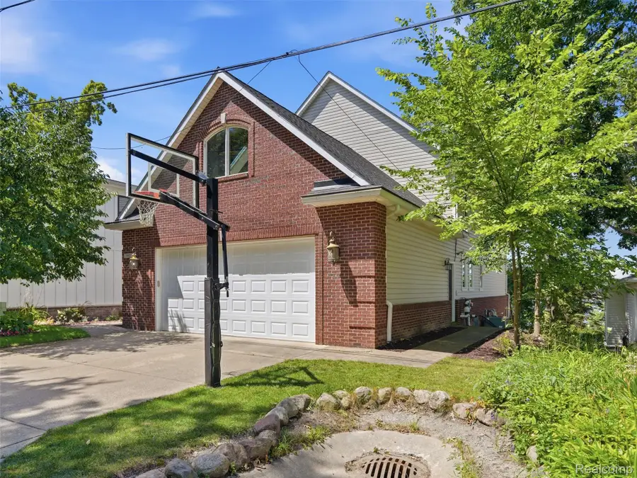 3962 Highcrest Drive, Brighton, MI 48116 - #2