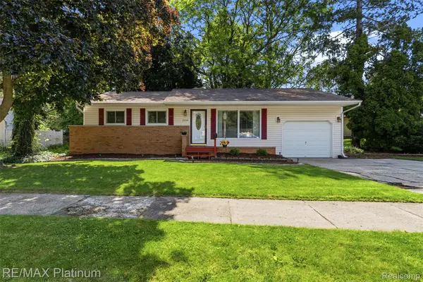 2914 Amherst Drive, Lansing, MI 48906