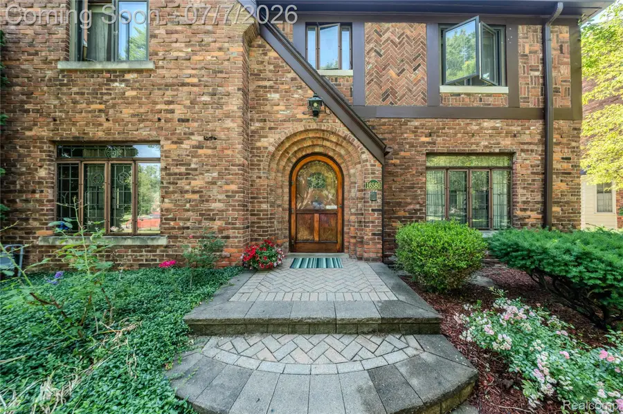 16580 Westmoreland Road, Detroit, MI 48219 - #2
