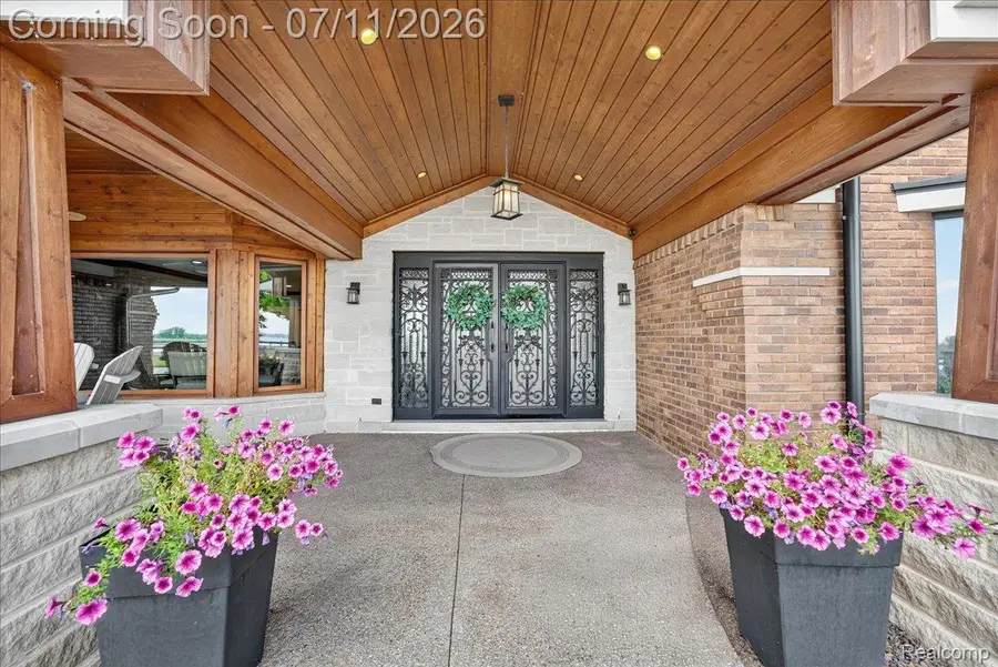 23750 E River Road, Grosse Ile, MI 48138 - #2