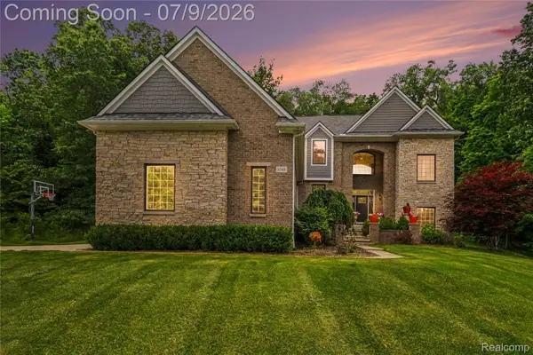 3544 Woodridge Drive, Howell, MI 48843