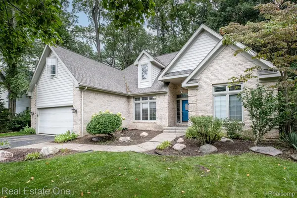 5560 Huron Hills Drive, CommerceTwp, MI 48382