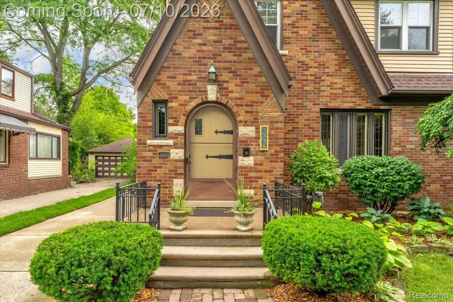1336 Harvard Road, Grosse Pointe Park, MI 48230 - #2