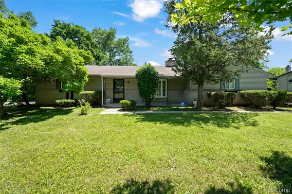 28924 Lorikay Street W, FarmingtonHills, MI 48334
