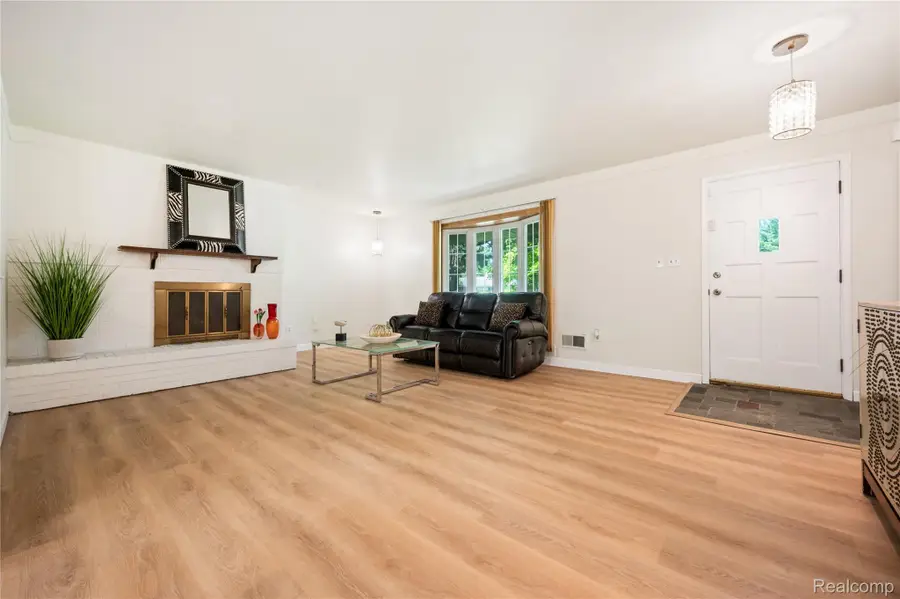 28924 Lorikay Street W, Farmington Hills, MI 48334 - #3