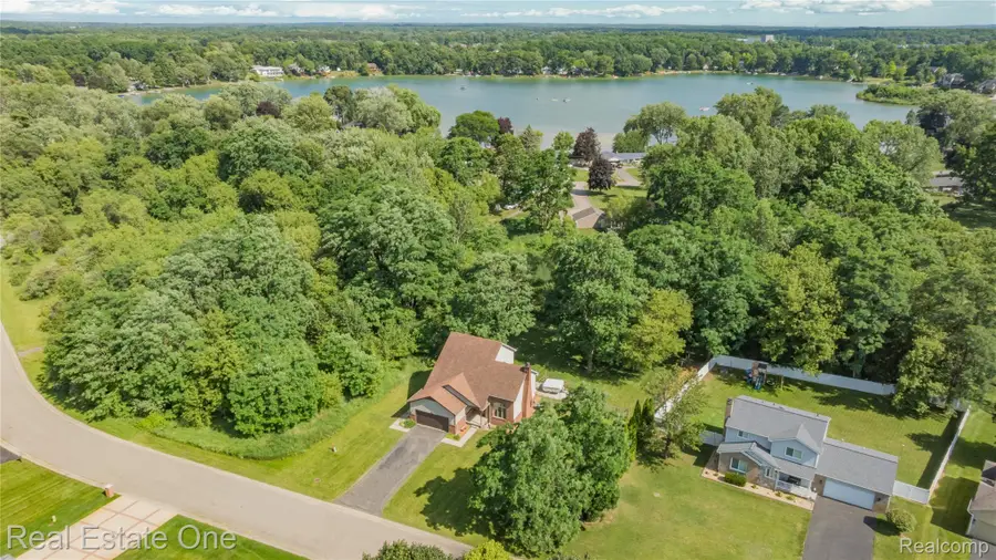 11153 Fieldcrest Meadows Court, White Lake, MI 48386 - #3